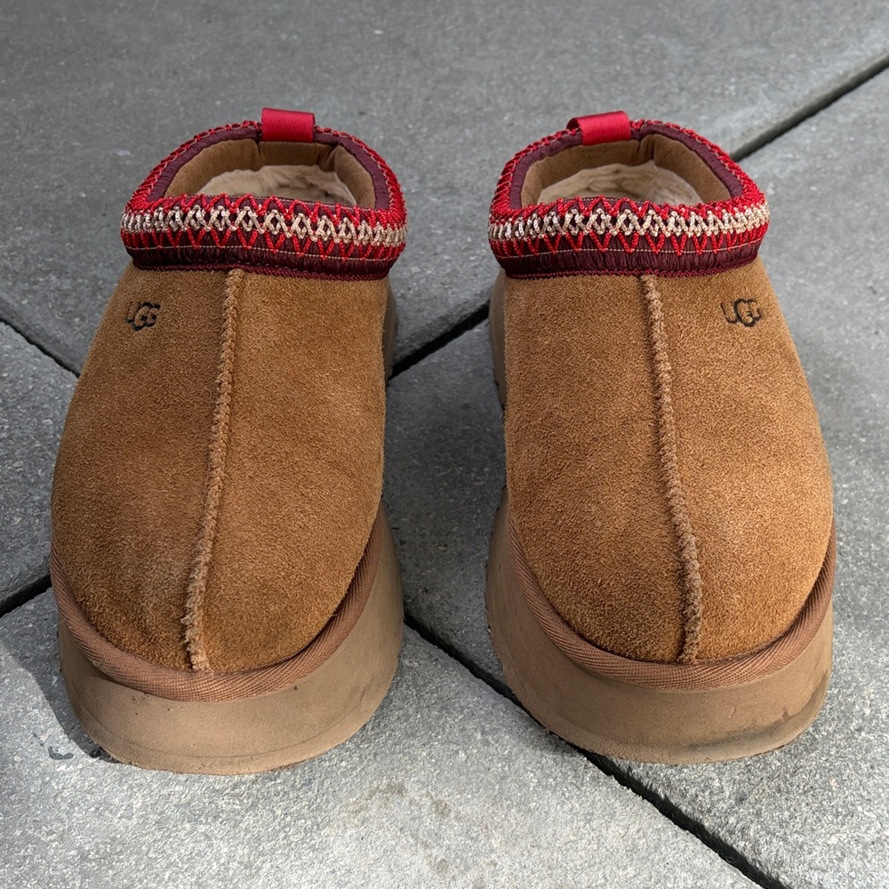 UGG Tazz II in size women’s 8